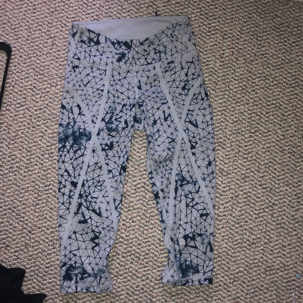 Lululemon crop leggings size 4